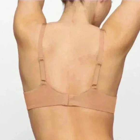 Skims Weightless Demi Bra - Picture 5 of 8